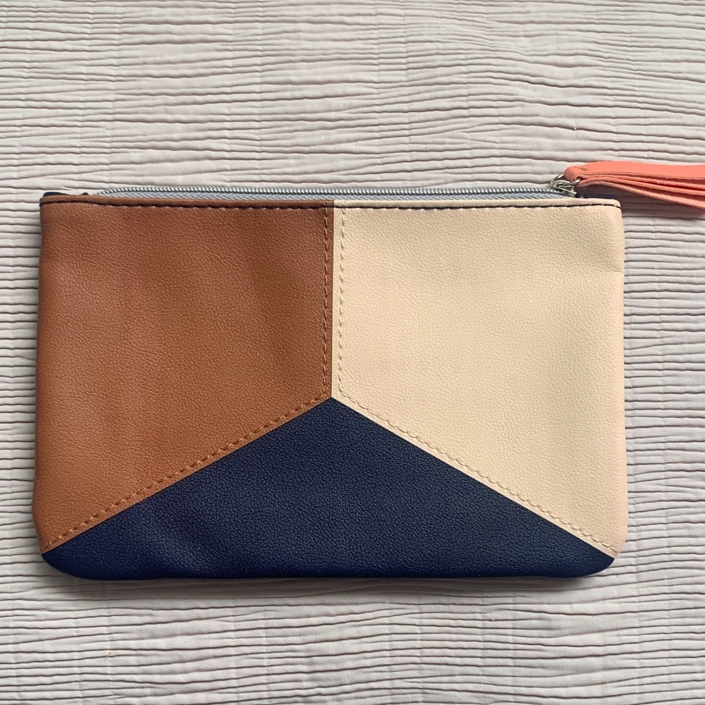 New IPSY Stylish Tan, Cream, and Navy Women's Cosmetic Bag